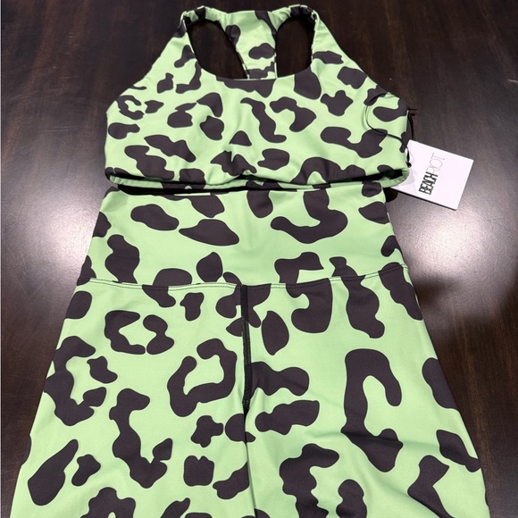 Beach Riot Pants - Beach Riot Workout Set, Neon Green Leopard Print -
Sports Bra L & Shorts M.